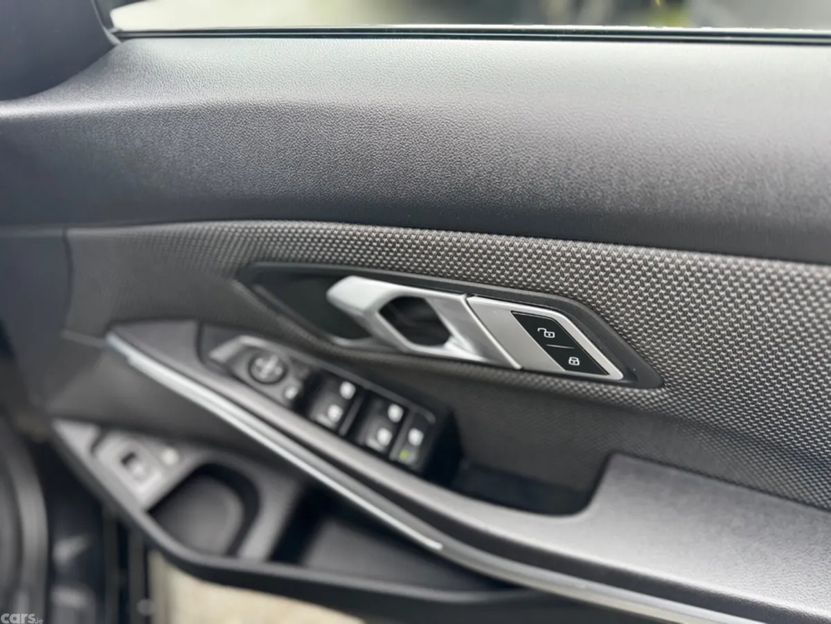 BMW 3-Series Estate, Petrol Plug-in Hybrid, 2022, Black
