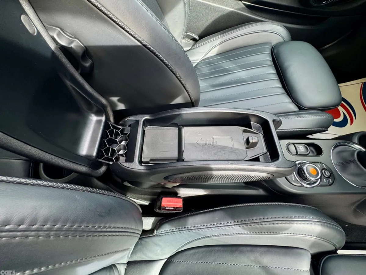 Mini Cooper Hatchback, Electric, 2021, Green