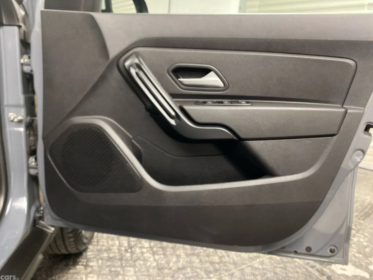 Dacia Duster SUV, Diesel, 2023, Grey