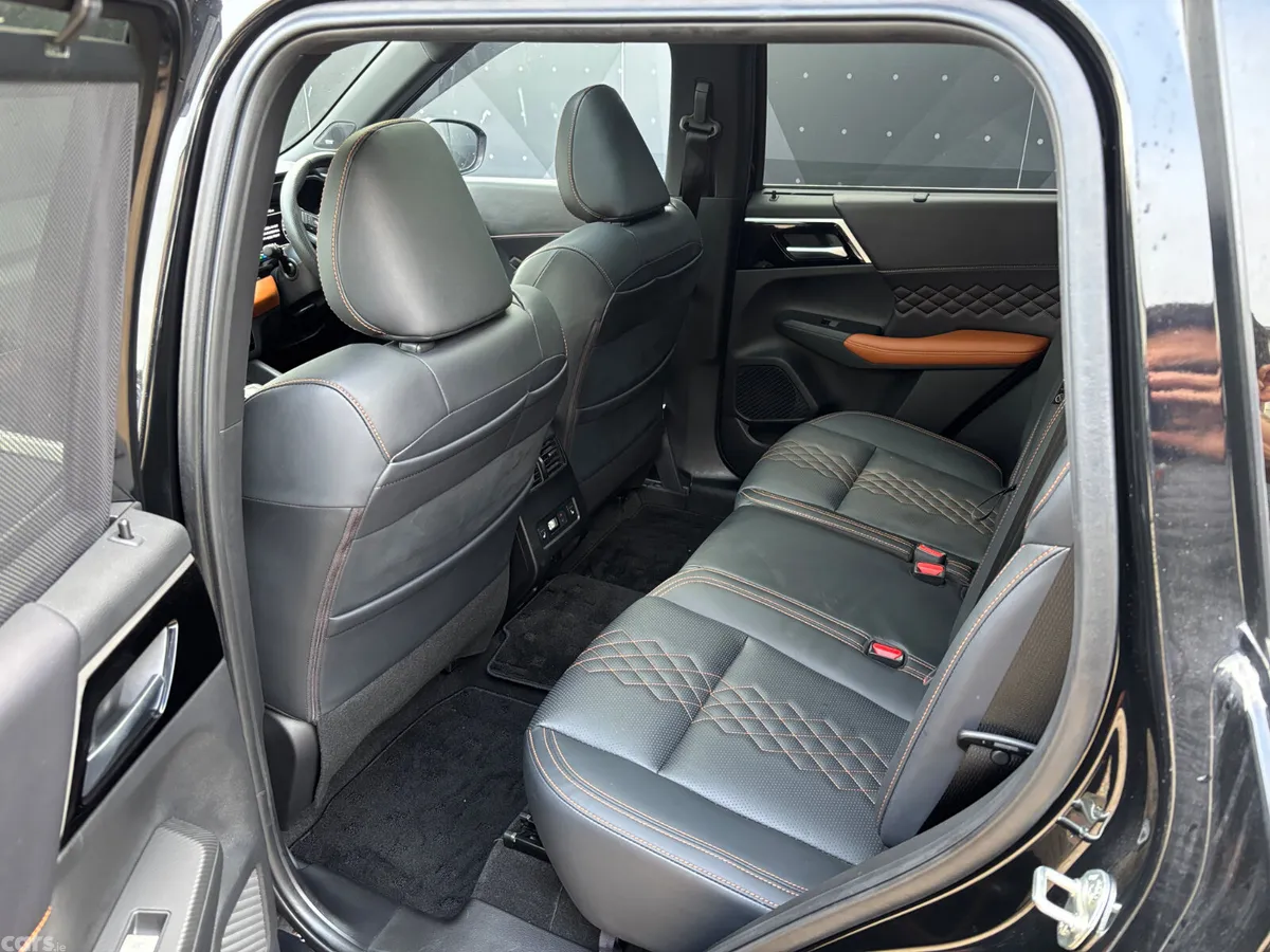 Mitsubishi Outlander SUV, Petrol Plug-in Hybrid, 2023, Black