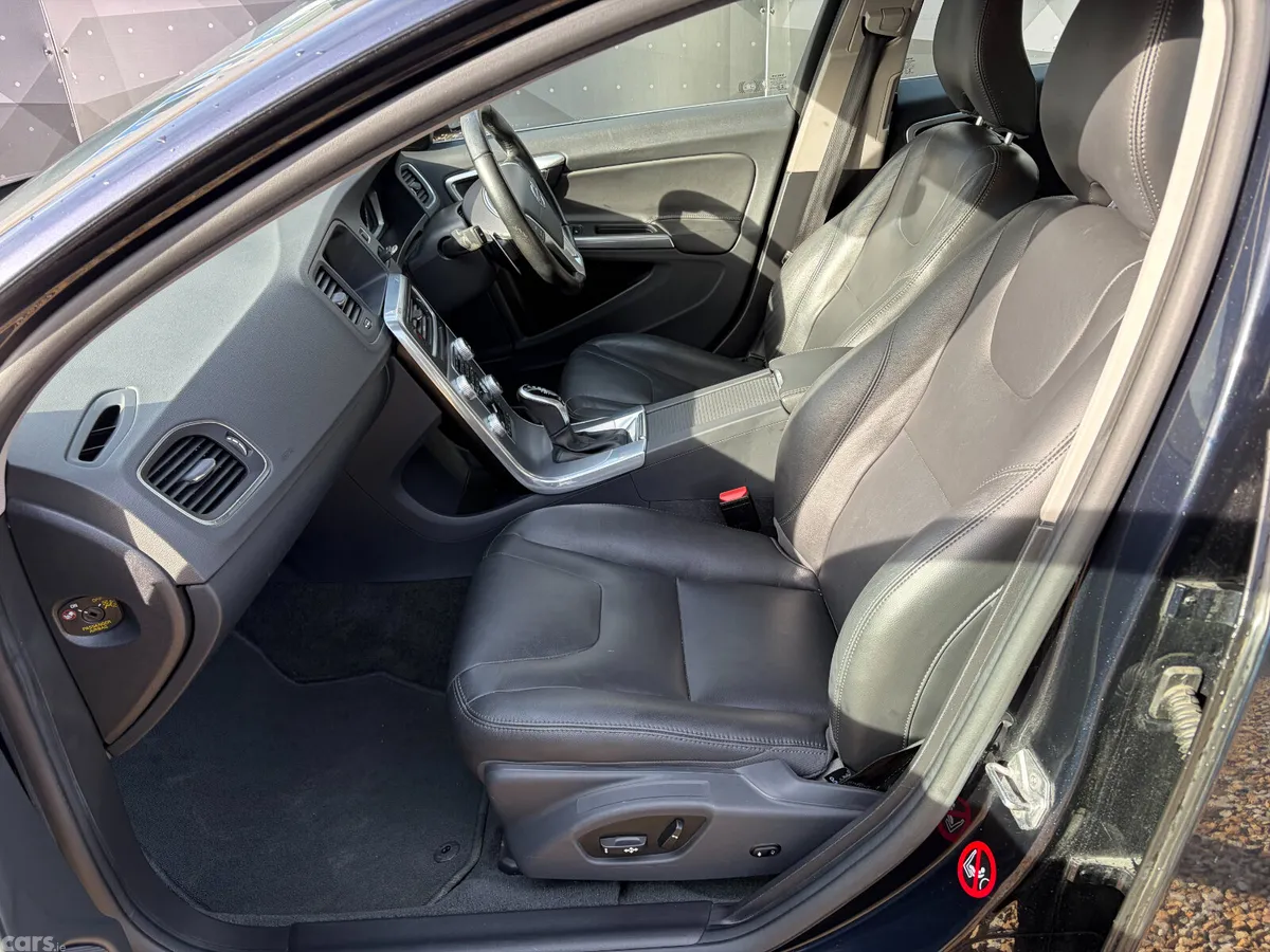 Volvo V60 Estate, Diesel, 2017, Blue
