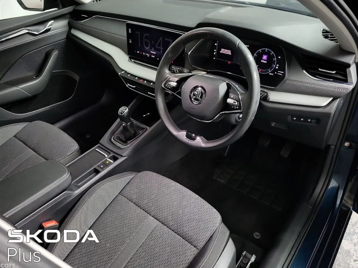 Skoda Octavia Saloon, Diesel, 2024, Blue