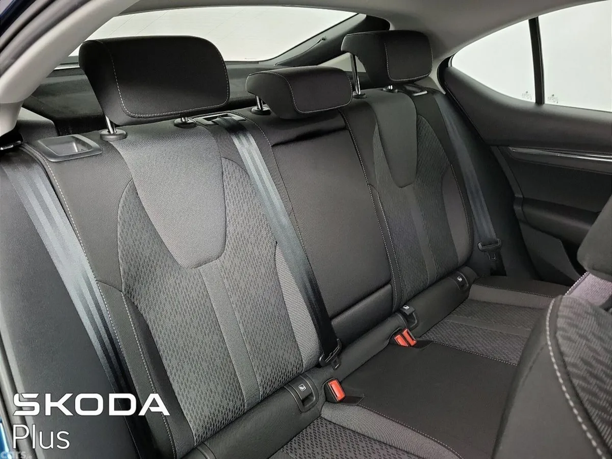 Skoda Octavia Saloon, Diesel, 2024, Blue