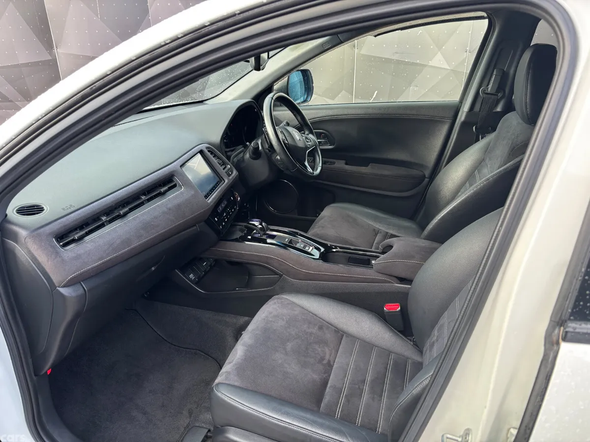 Honda Vezel Hatchback, Petrol Hybrid, 2016, White