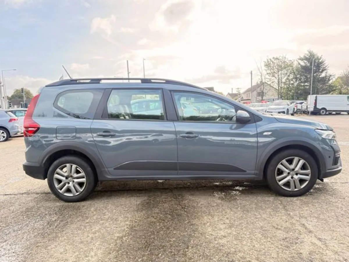 Dacia Jogger MPV, Petrol, 2023, Grey