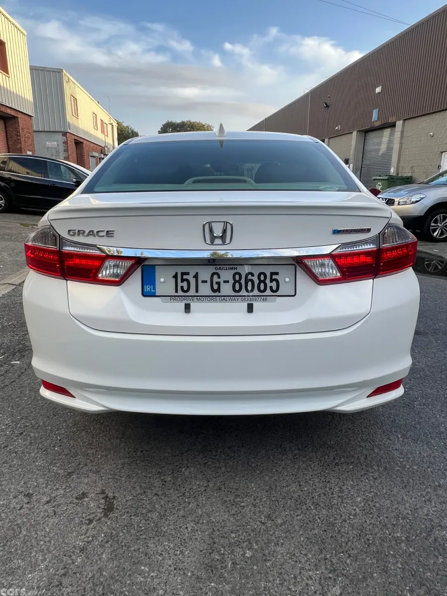 Honda Grace Saloon, Petrol Hybrid, 2015, White