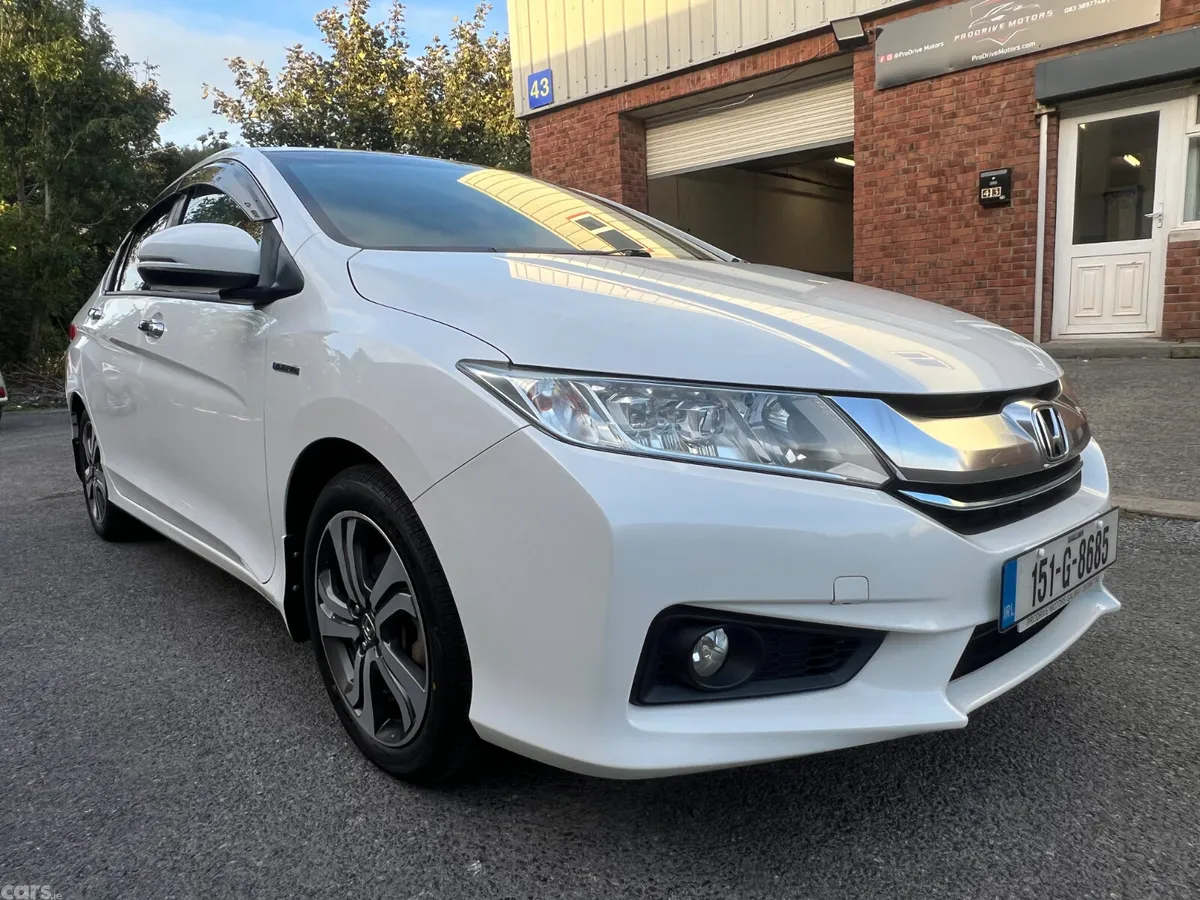 Honda Grace Saloon, Petrol Hybrid, 2015, White