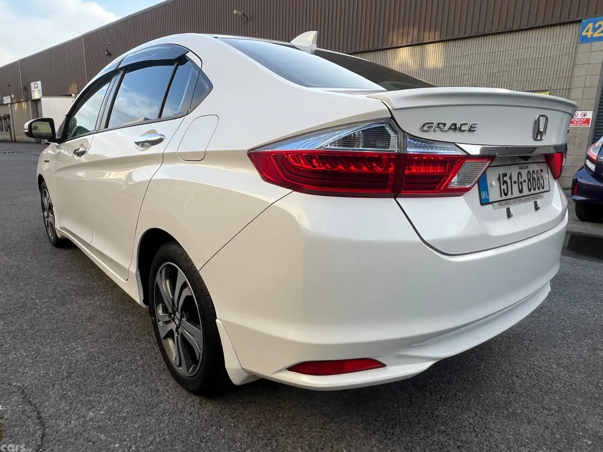 Honda Grace Saloon, Petrol Hybrid, 2015, White