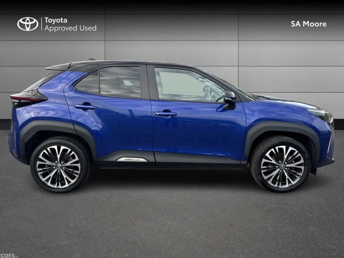 Toyota Yaris Cross Hatchback, Petrol Hybrid, 2022, Blue