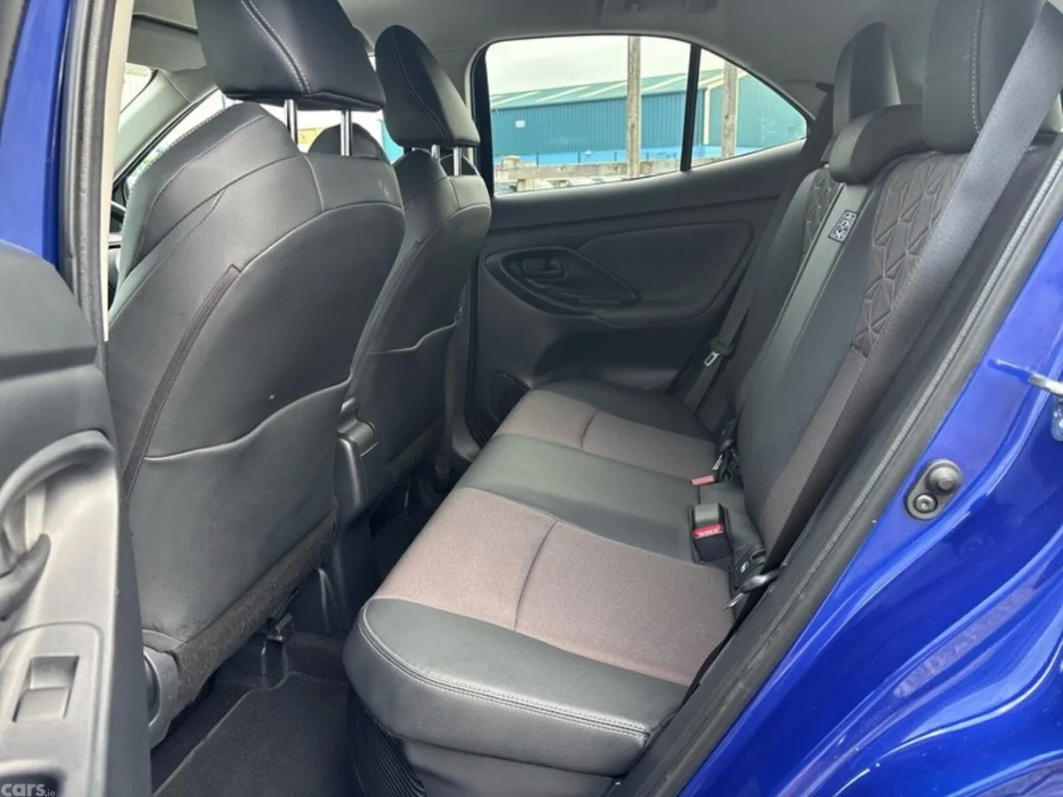 Toyota Yaris Cross Hatchback, Petrol Hybrid, 2022, Blue