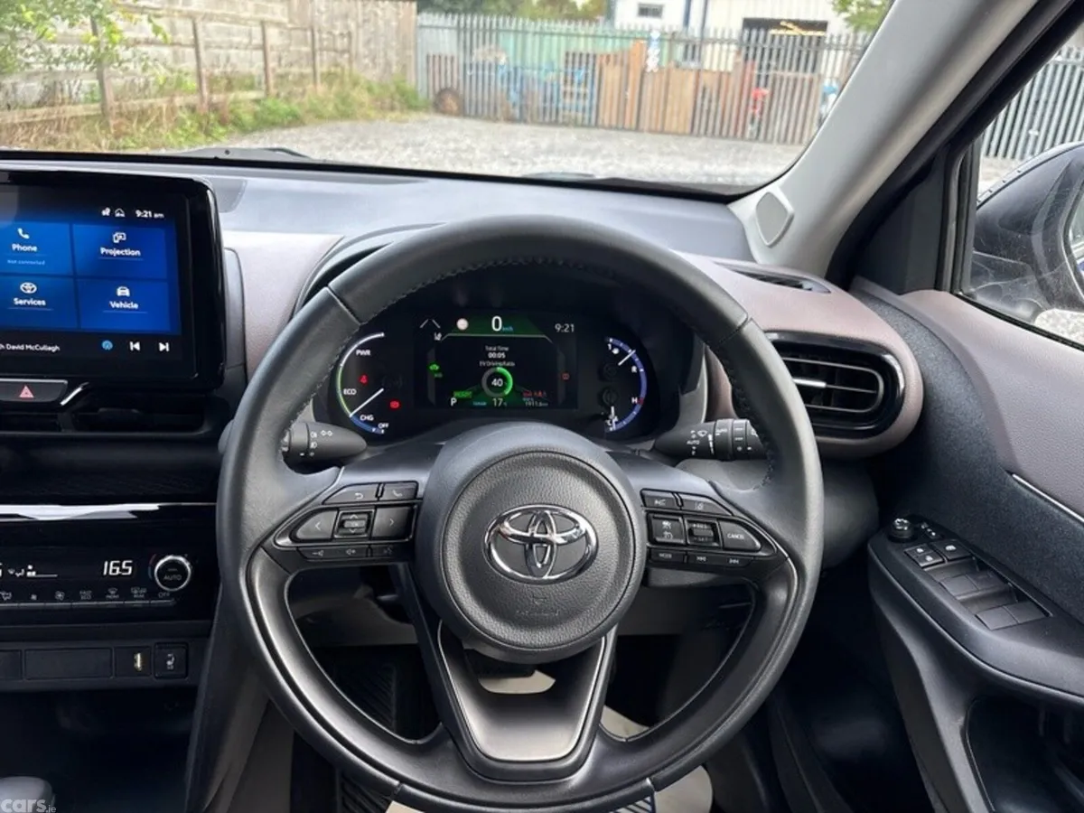 Toyota Yaris Cross Hatchback, Petrol Hybrid, 2022, Blue