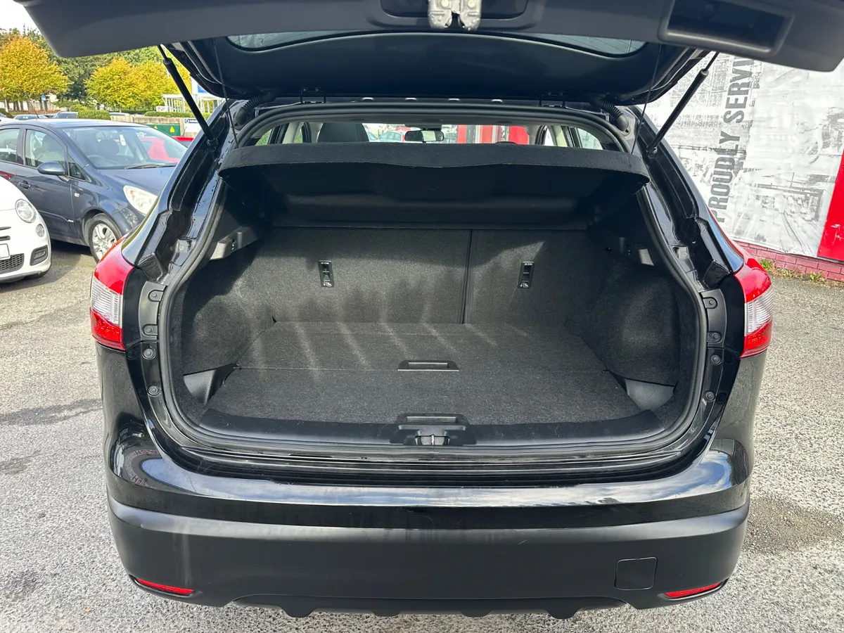 Nissan Qashqai SUV, Diesel, 2017, Black