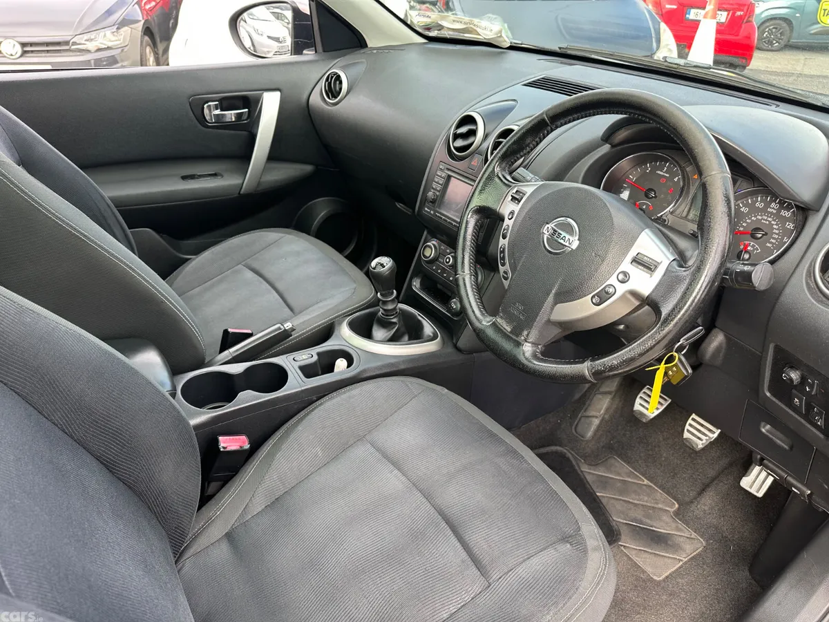 Nissan Qashqai Hatchback, Diesel, 2010, Beige