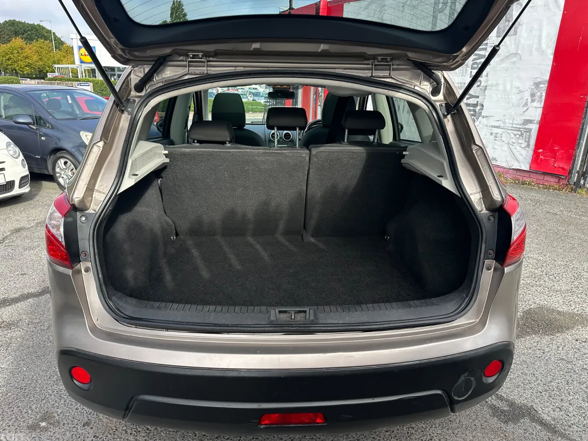 Nissan Qashqai Hatchback, Diesel, 2010, Beige