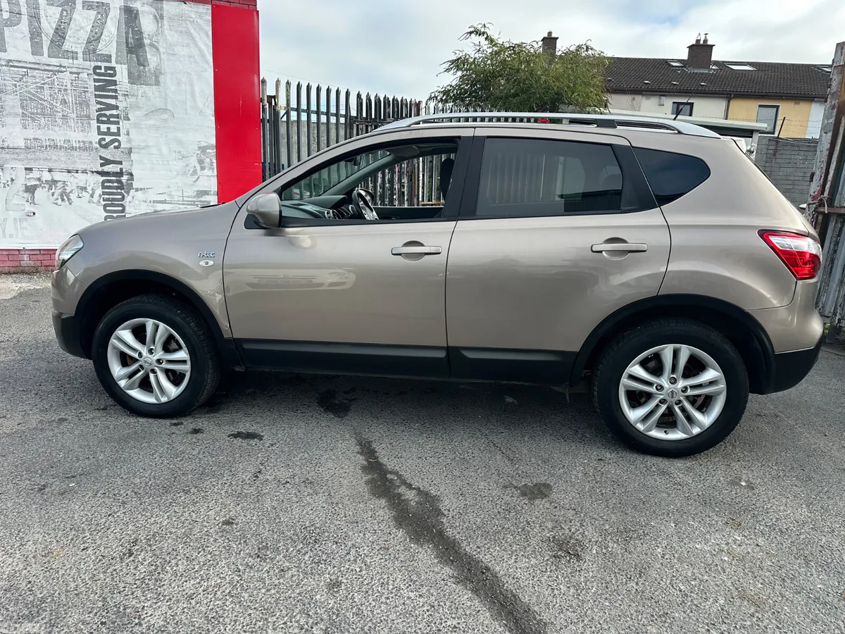 Nissan Qashqai Hatchback, Diesel, 2010, Beige