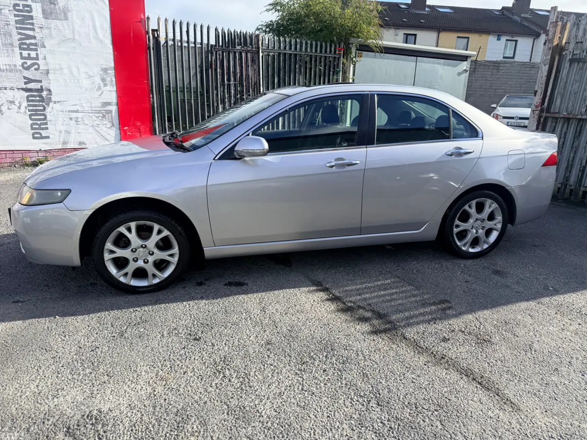 Honda Accord Saloon, Petrol, 2005, Silver