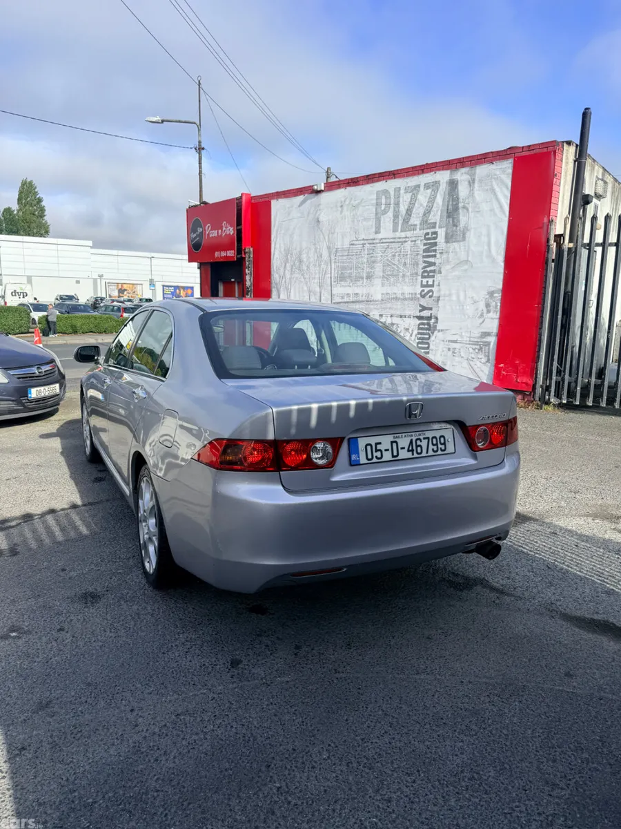 Honda Accord Saloon, Petrol, 2005, Silver