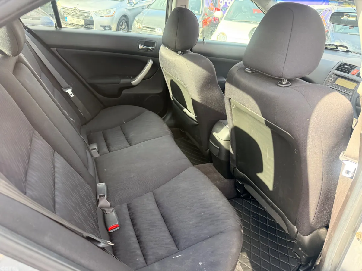Honda Accord Saloon, Petrol, 2005, Silver