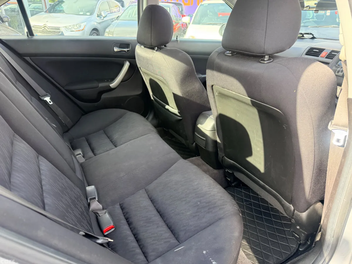 Honda Accord Saloon, Petrol, 2005, Silver