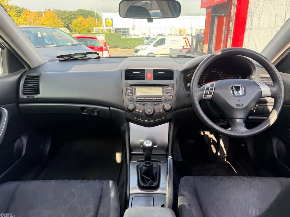 Honda Accord Saloon, Petrol, 2005, Silver