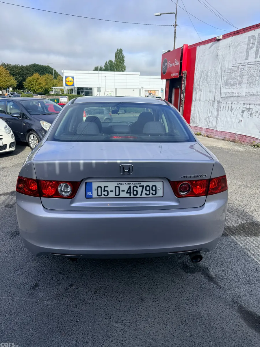 Honda Accord Saloon, Petrol, 2005, Silver