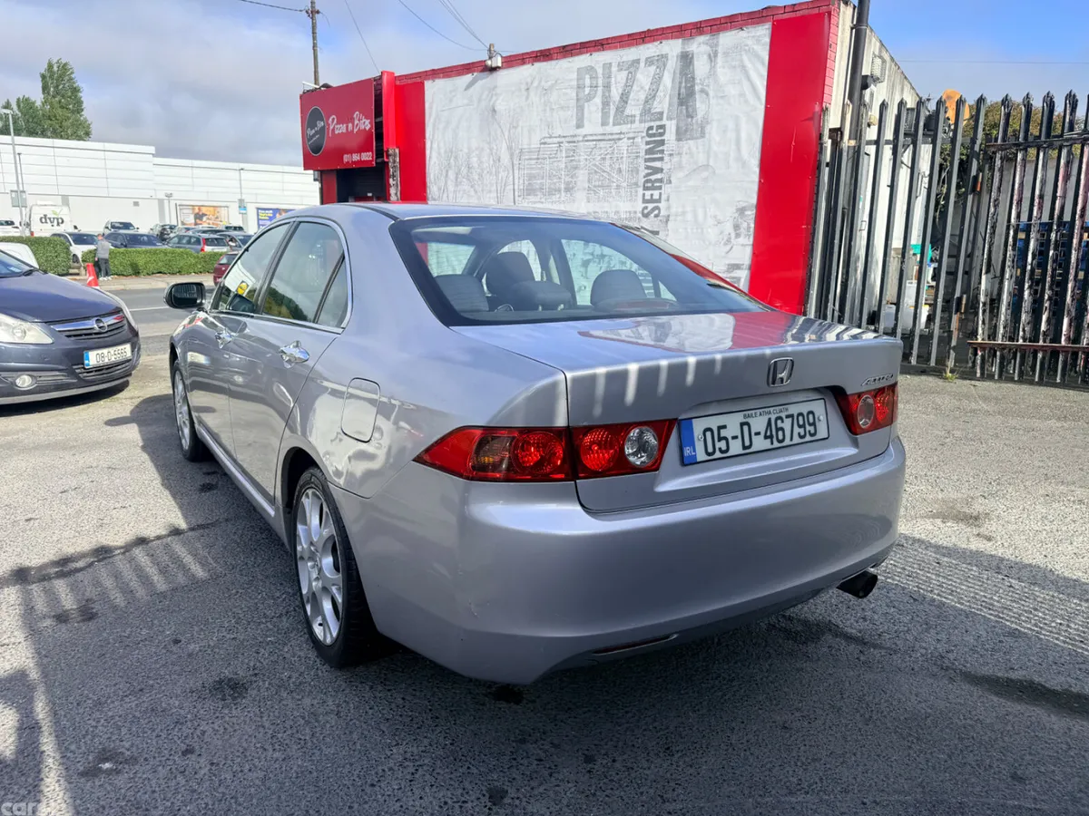 Honda Accord Saloon, Petrol, 2005, Silver