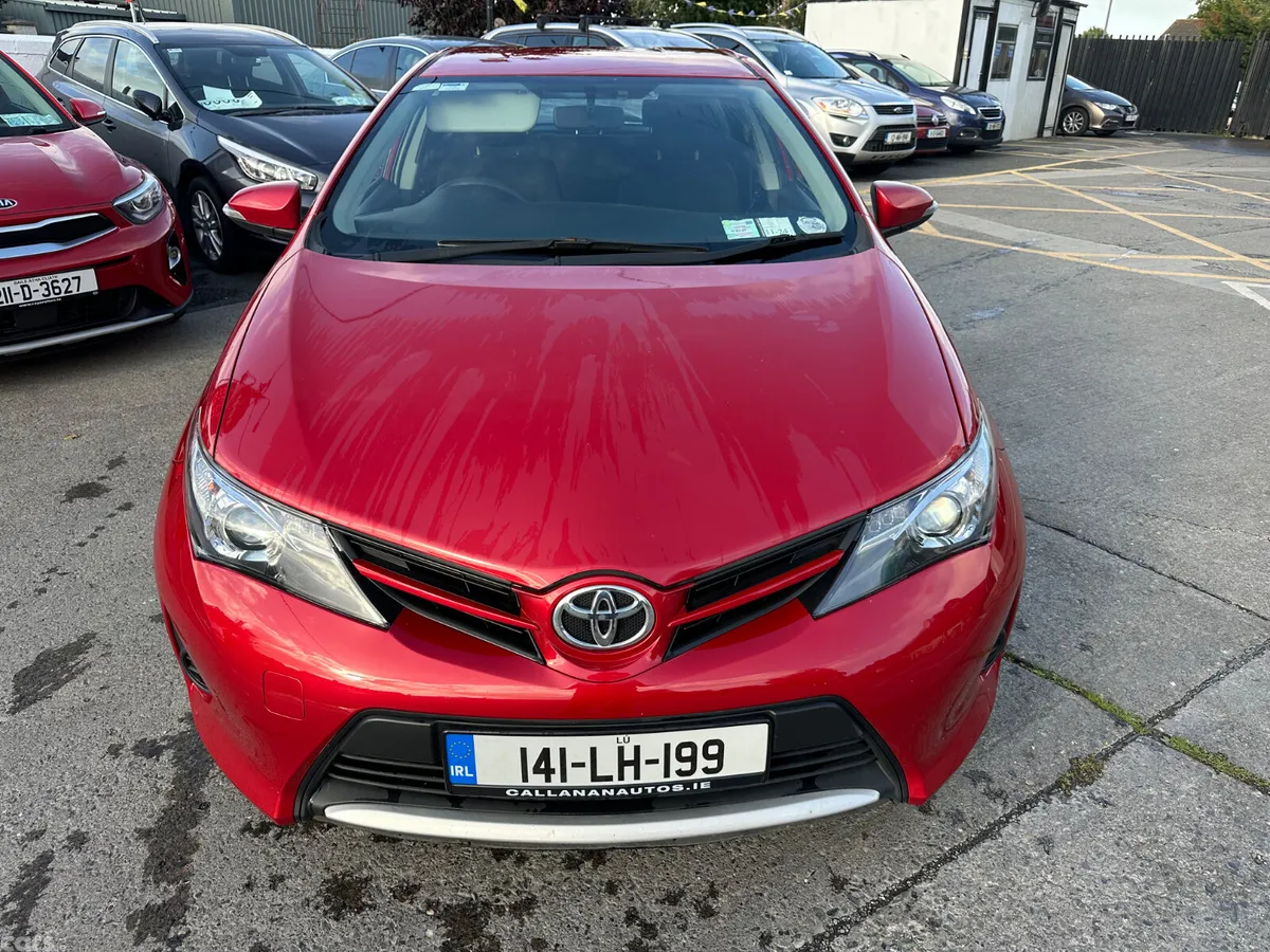 Toyota Auris Hatchback, Diesel, 2014, Red