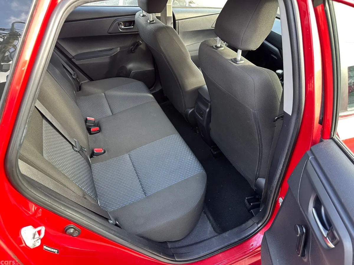 Toyota Auris Hatchback, Diesel, 2014, Red