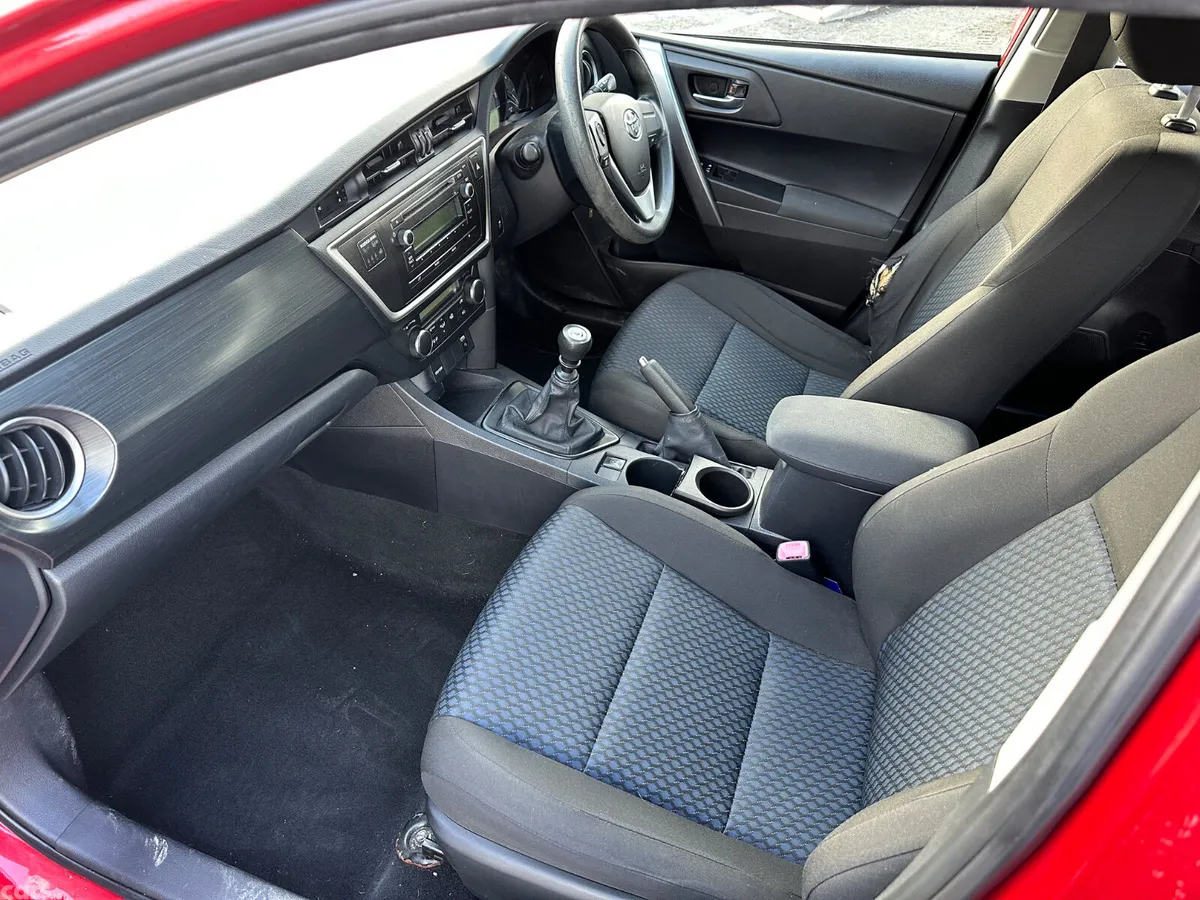 Toyota Auris Hatchback, Diesel, 2014, Red