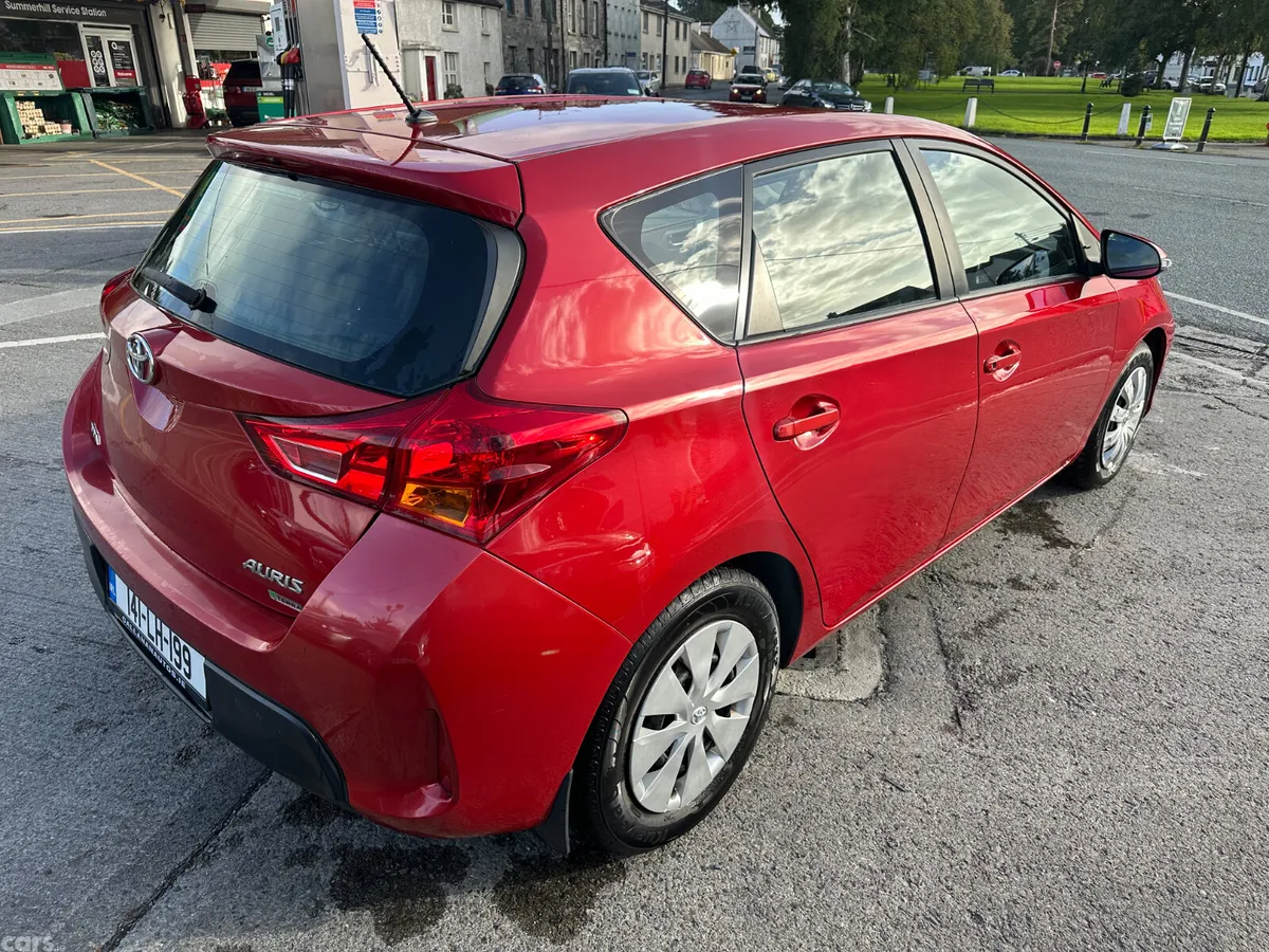Toyota Auris Hatchback, Diesel, 2014, Red