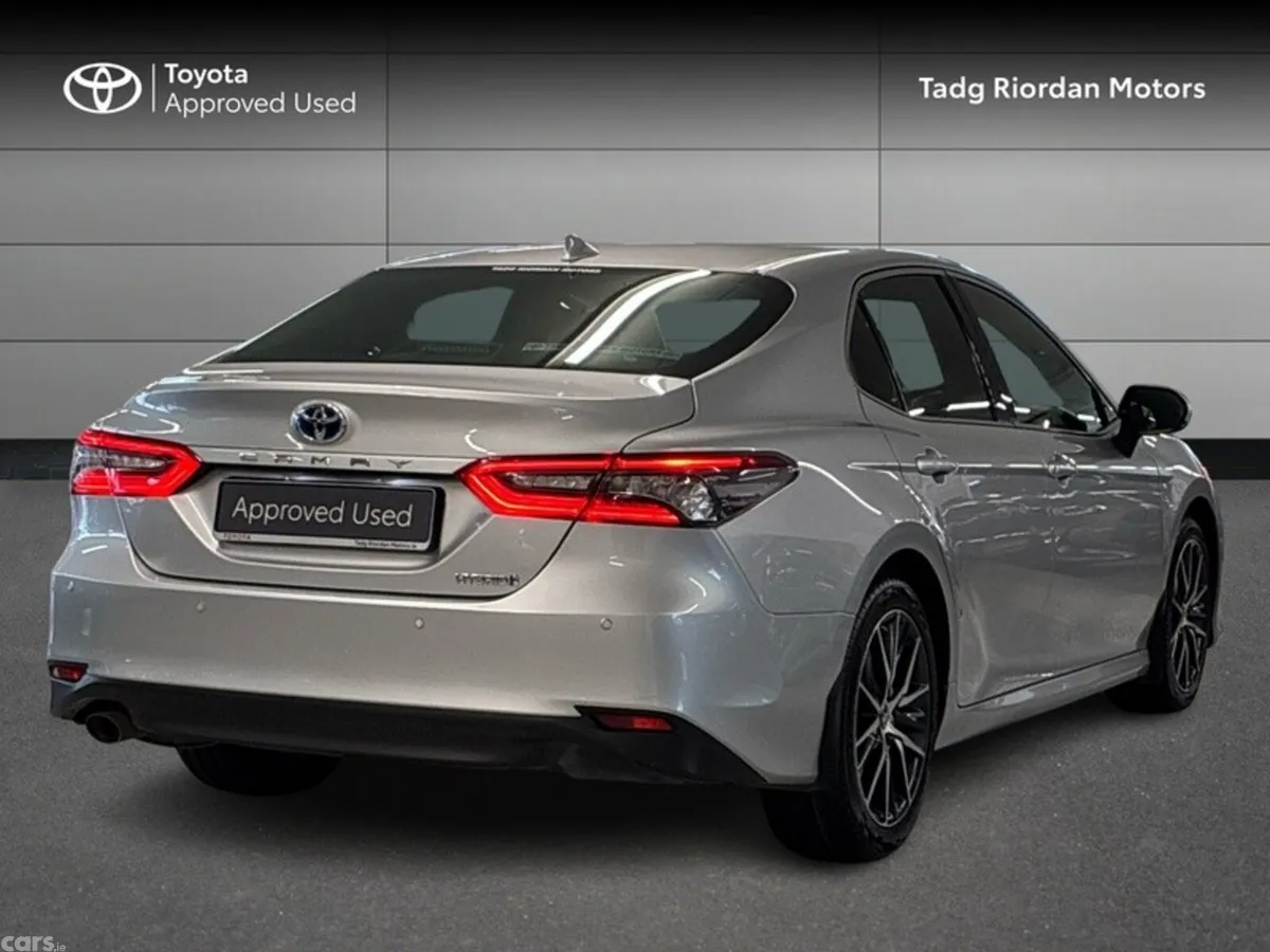 Toyota Camry Saloon, Petrol Hybrid, 2023, Silver