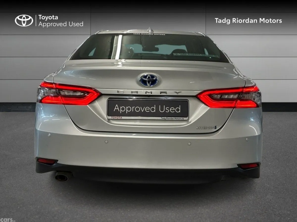 Toyota Camry Saloon, Petrol Hybrid, 2023, Silver