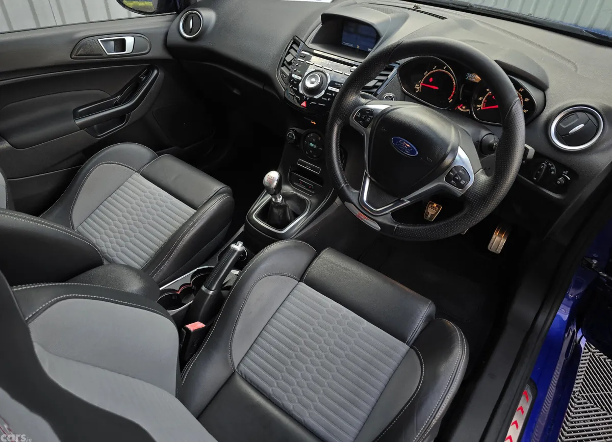 Ford Fiesta Hatchback, Petrol, 2014, Blue