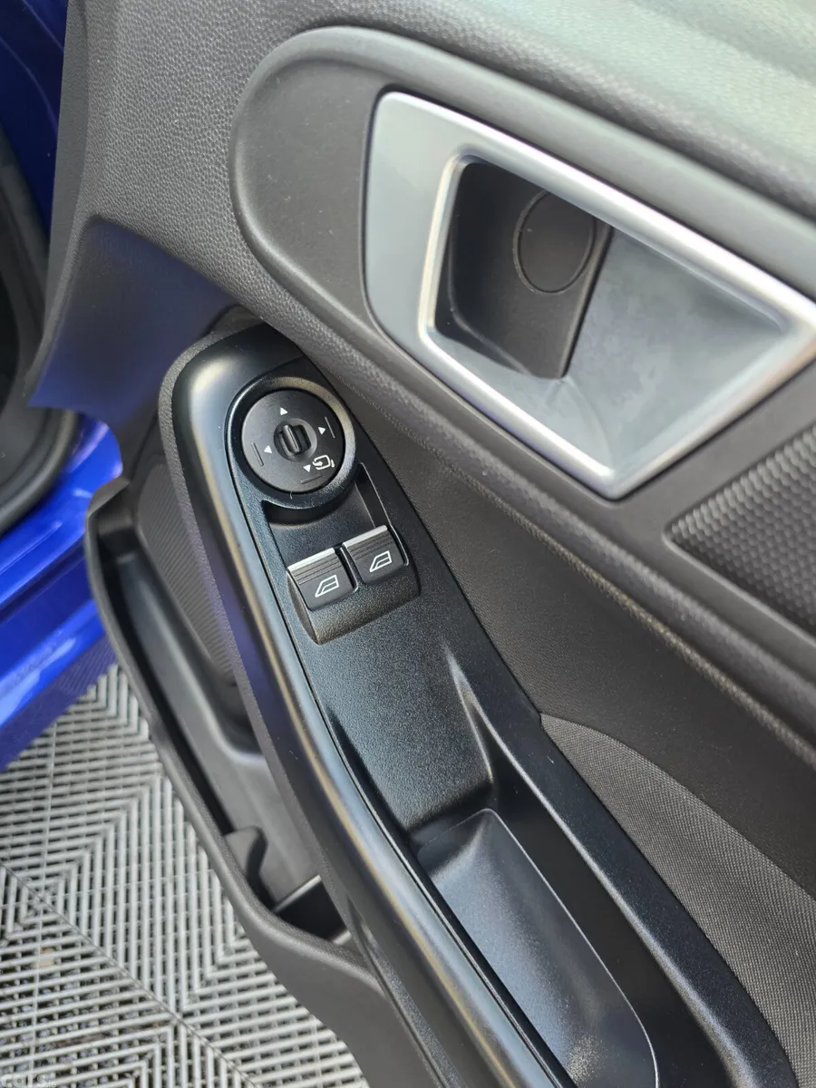 Ford Fiesta Hatchback, Petrol, 2014, Blue
