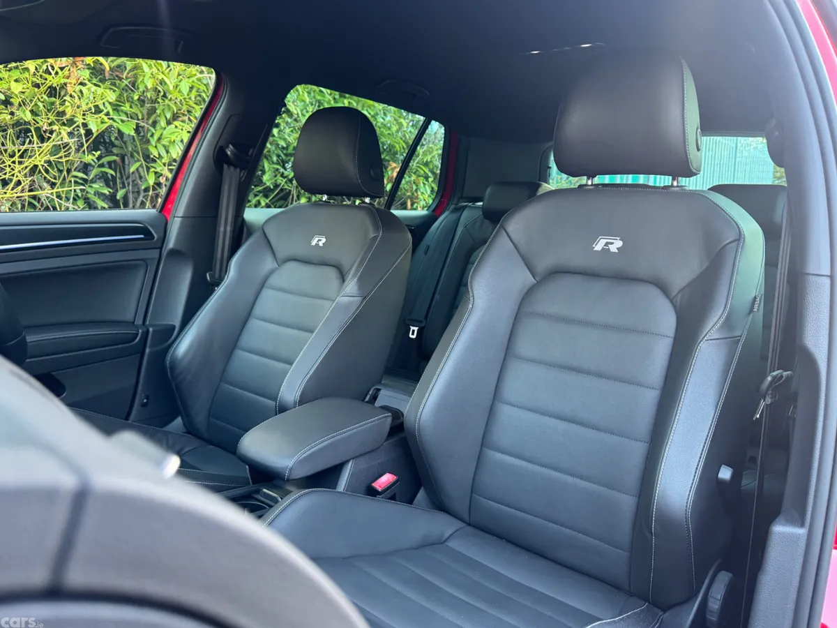 Volkswagen Golf Hatchback, Petrol, 2017, Red