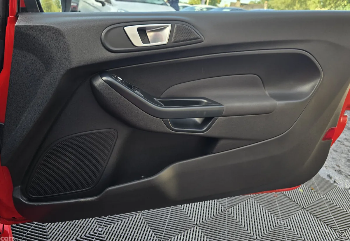Ford Fiesta Hatchback, Petrol, 2014, Red