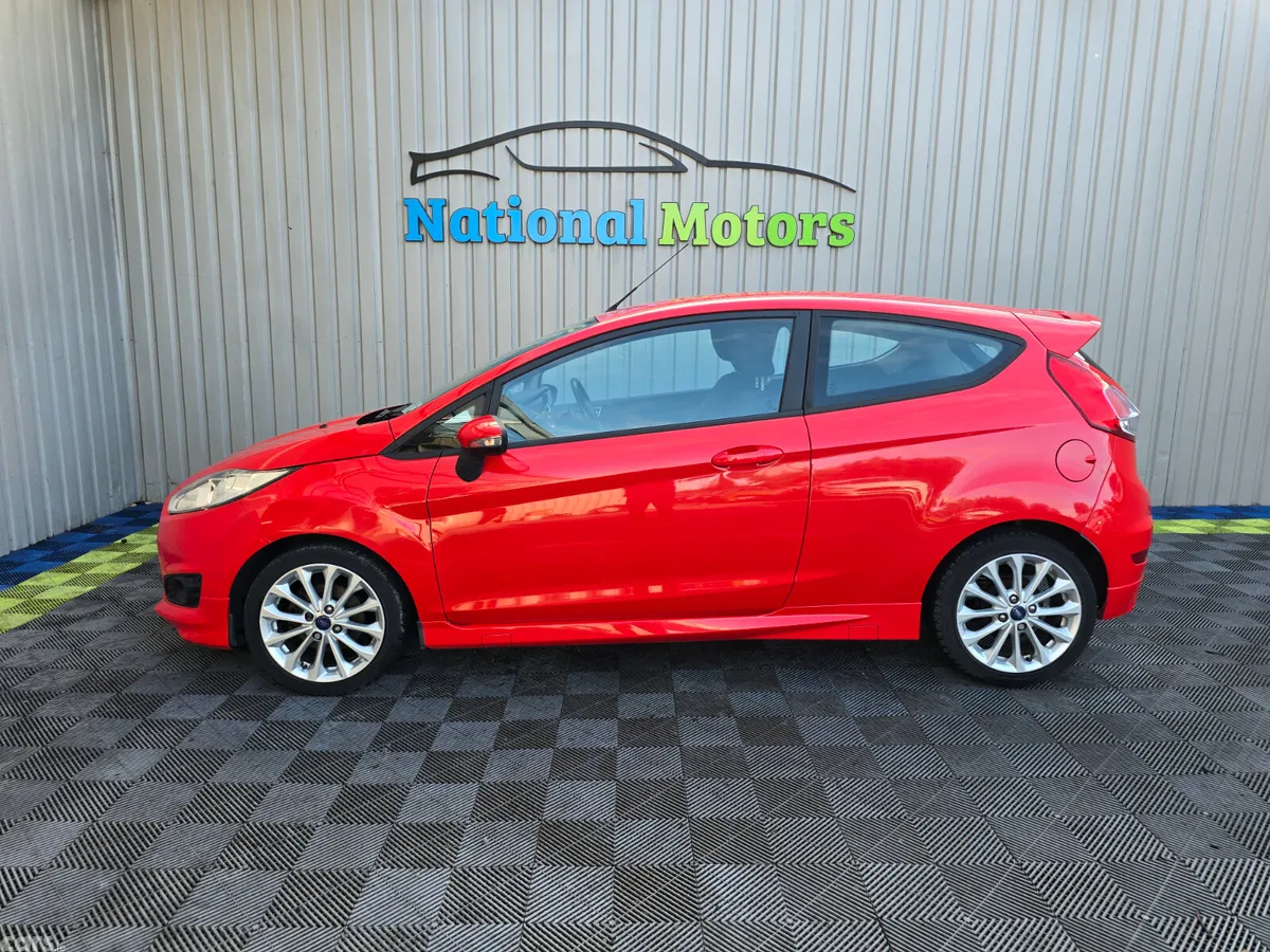 Ford Fiesta Hatchback, Petrol, 2014, Red