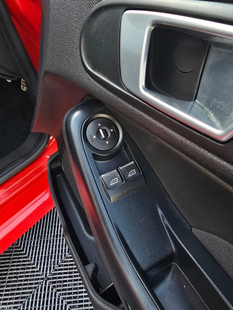 Ford Fiesta Hatchback, Petrol, 2014, Red