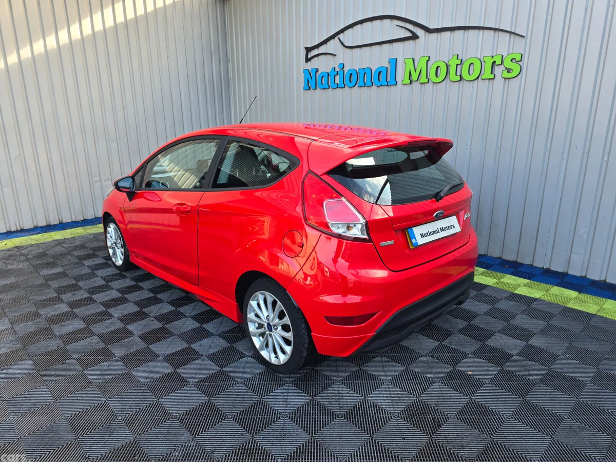Ford Fiesta Hatchback, Petrol, 2014, Red