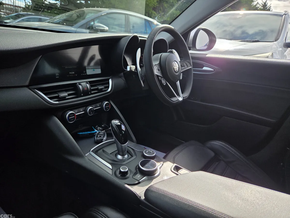 Alfa Romeo Giulia Saloon, Diesel, 2018, Silver