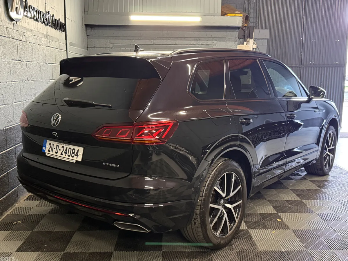 Volkswagen Touareg SUV, Petrol Plug-in Hybrid, 2021, Black
