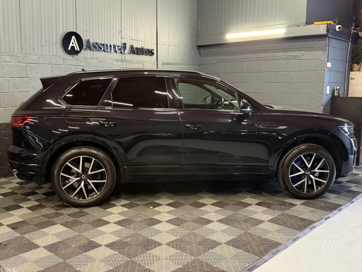 Volkswagen Touareg SUV, Petrol Plug-in Hybrid, 2021, Black