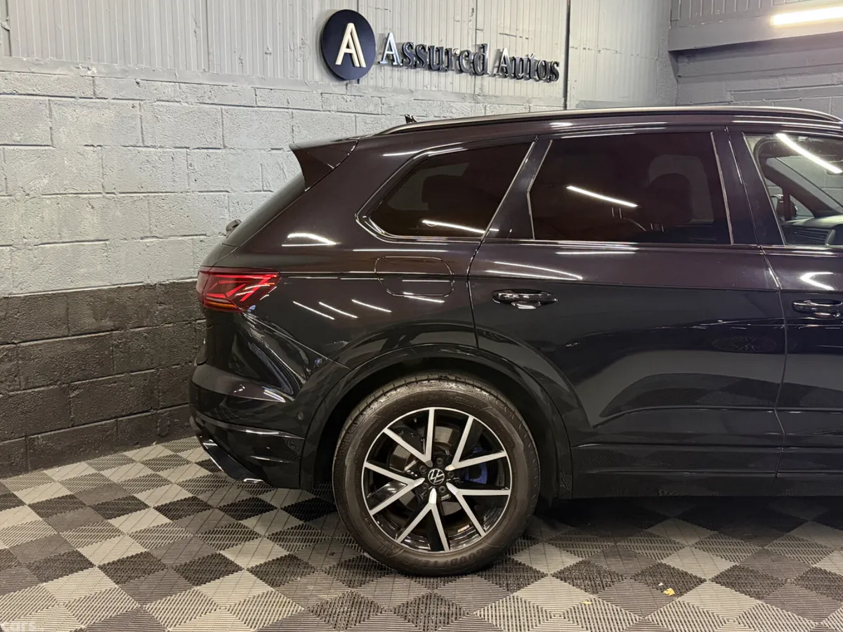 Volkswagen Touareg SUV, Petrol Plug-in Hybrid, 2021, Black