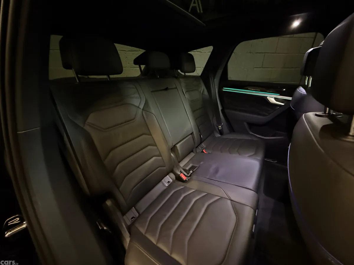 Volkswagen Touareg SUV, Petrol Plug-in Hybrid, 2021, Black