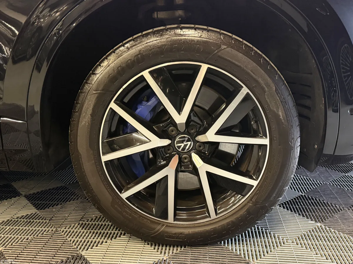 Volkswagen Touareg SUV, Petrol Plug-in Hybrid, 2021, Black