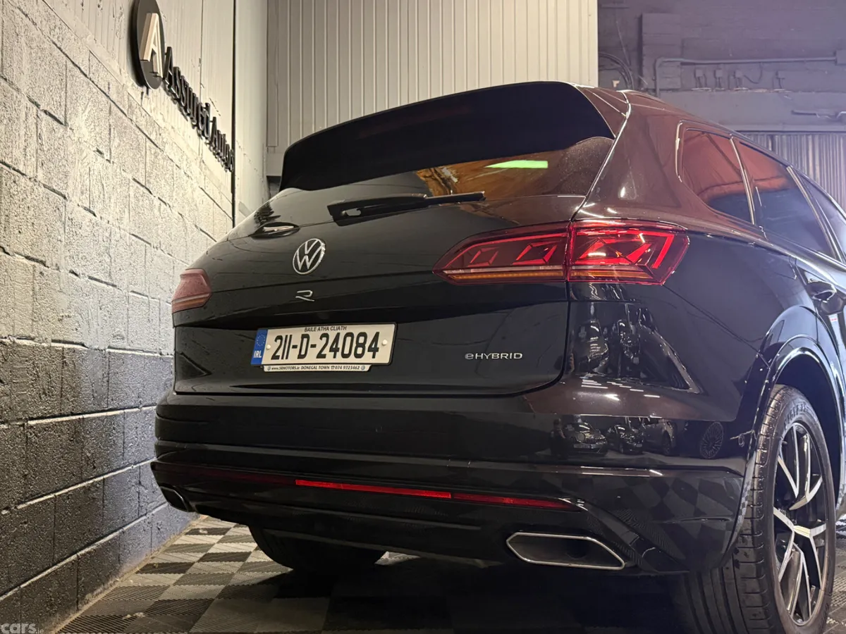 Volkswagen Touareg SUV, Petrol Plug-in Hybrid, 2021, Black