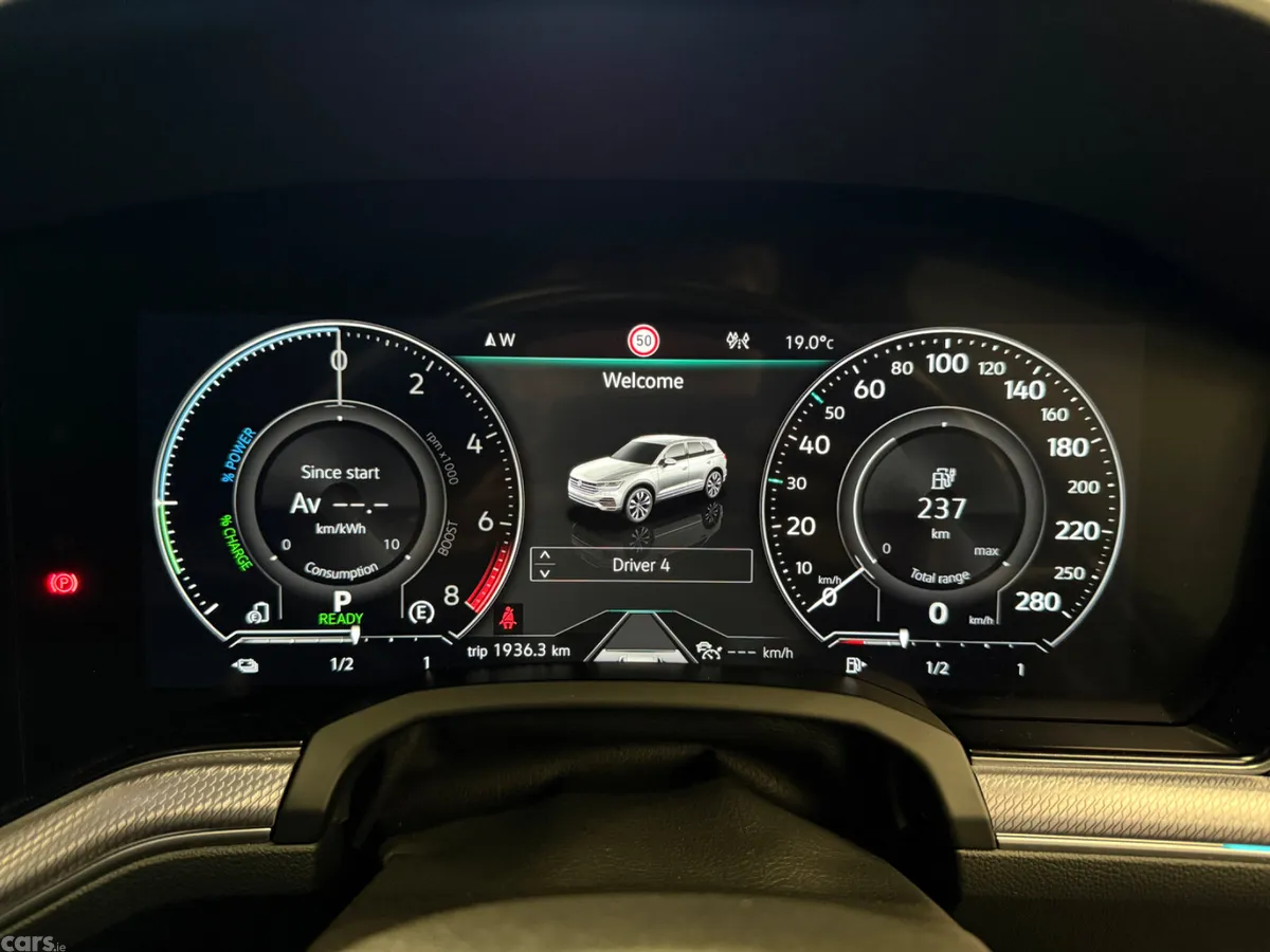 Volkswagen Touareg SUV, Petrol Plug-in Hybrid, 2021, Black
