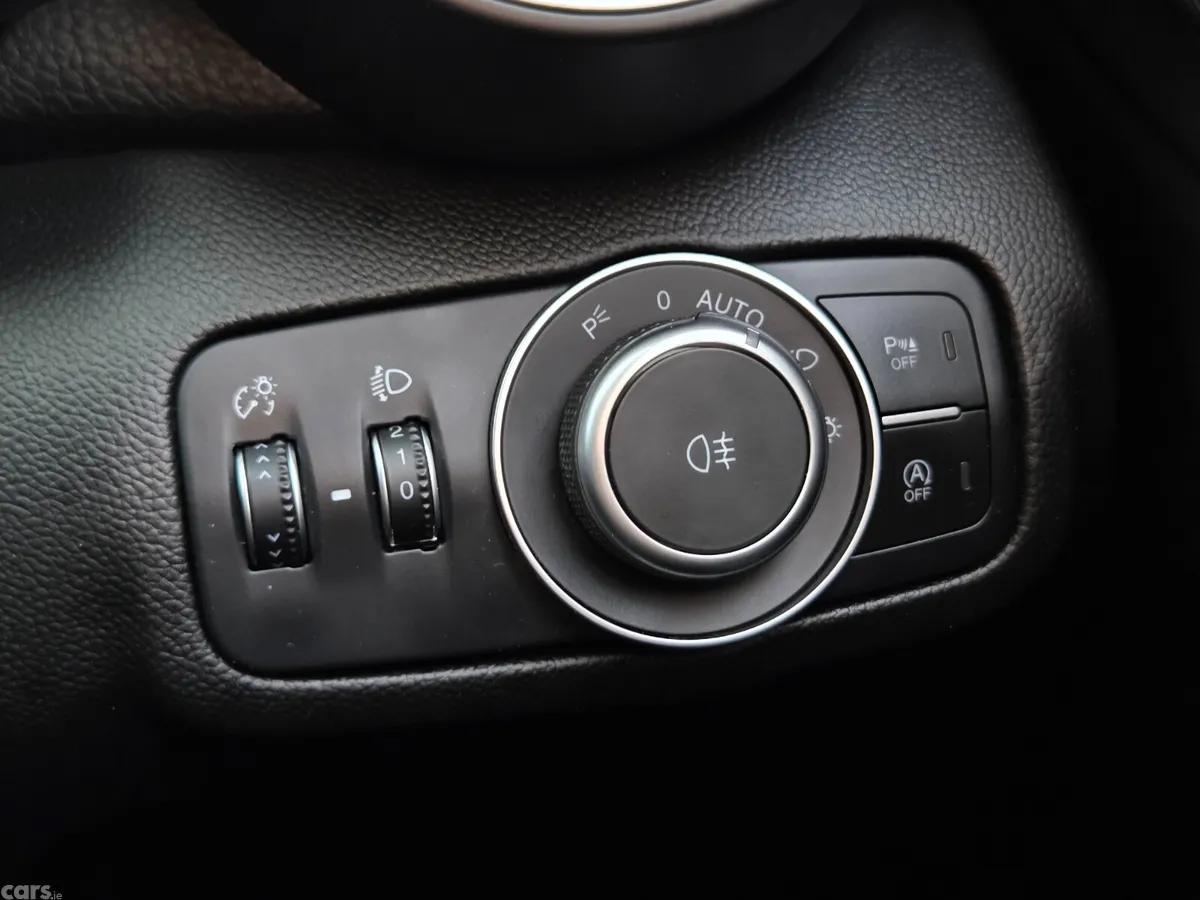 Alfa Romeo Giulia Saloon, Diesel, 2018, Silver