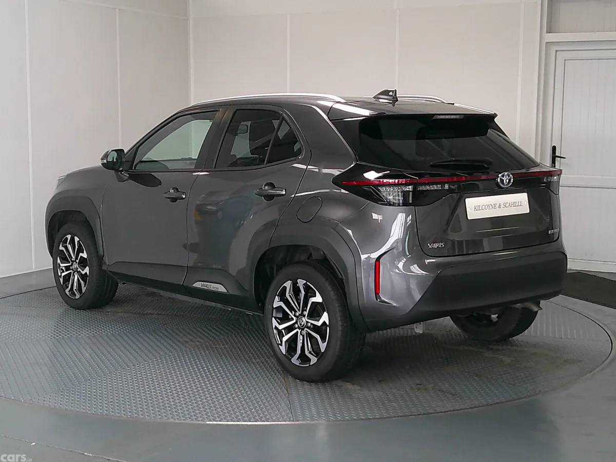 Toyota Yaris SUV, Petrol Hybrid, 2022, Grey