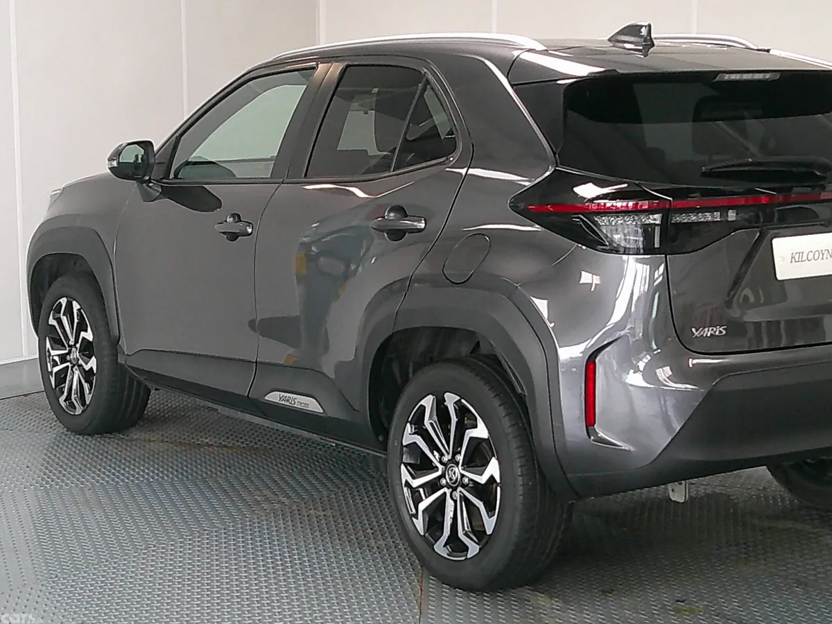 Toyota Yaris SUV, Petrol Hybrid, 2022, Grey